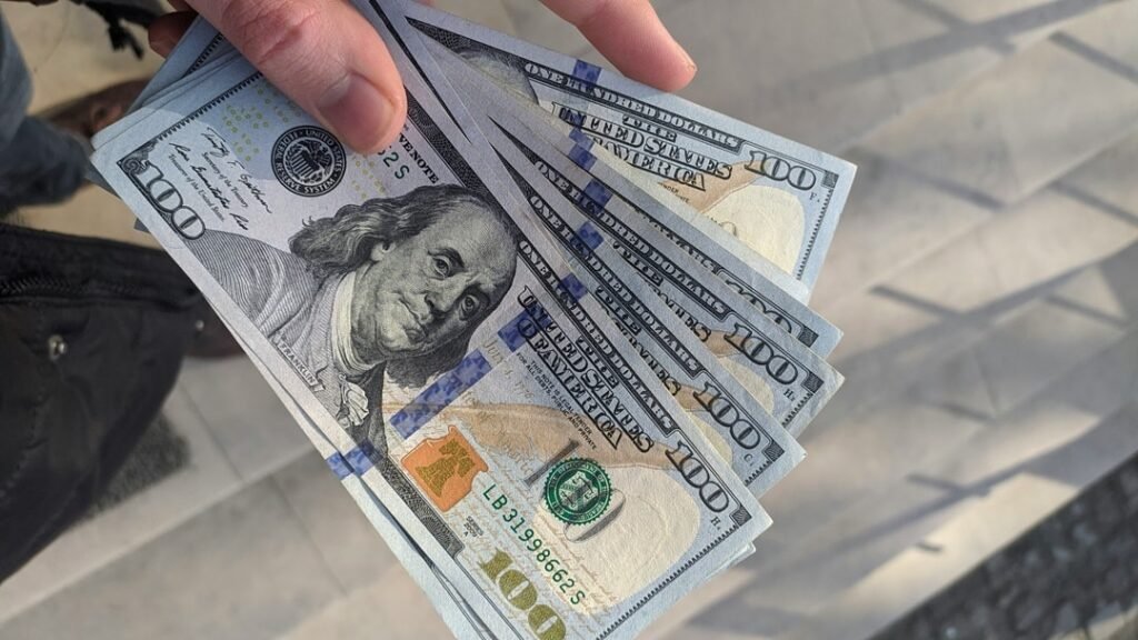 Reasons to Consider a U.S. Dollar Investment Account